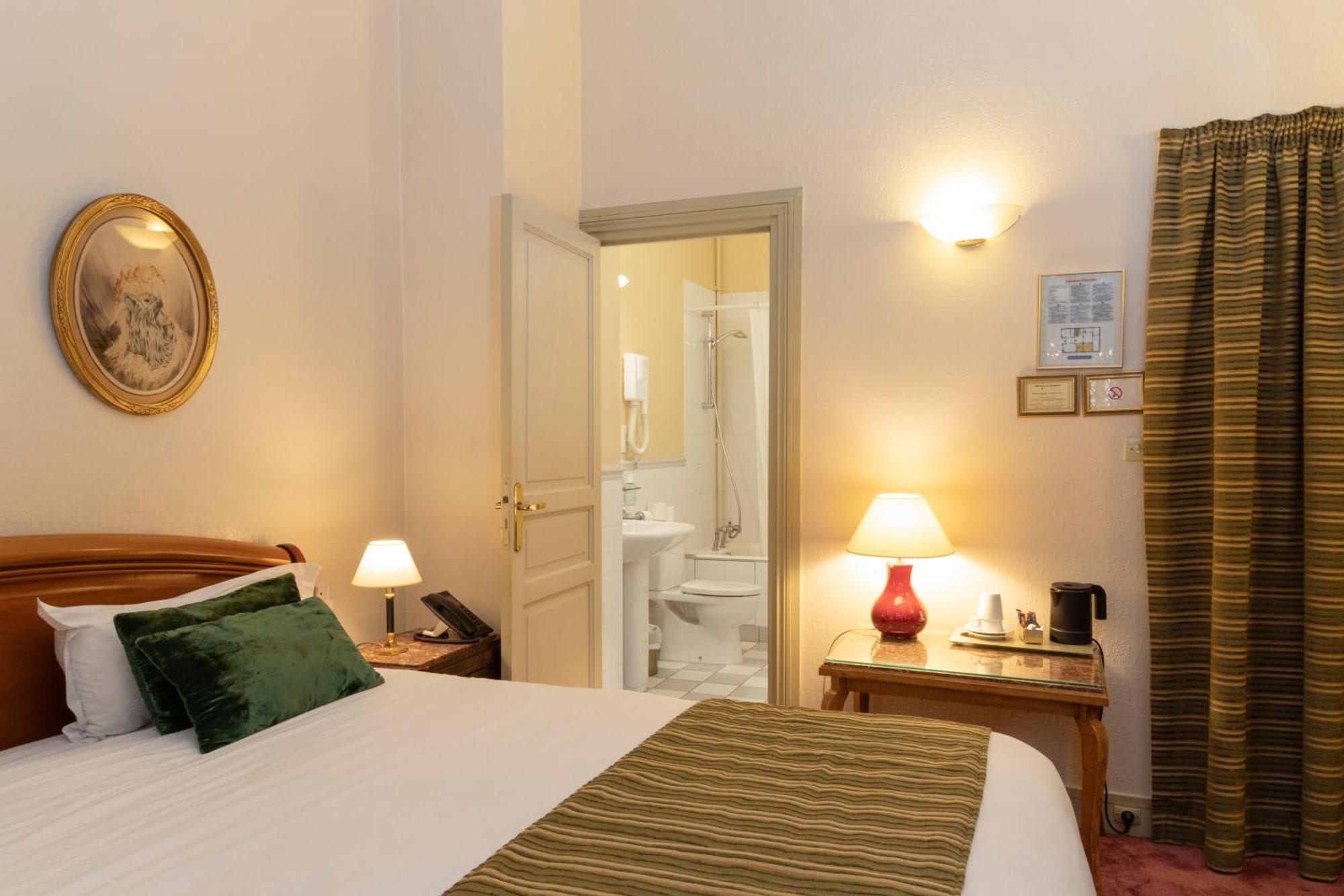 Chambre double rez-de-chaussee